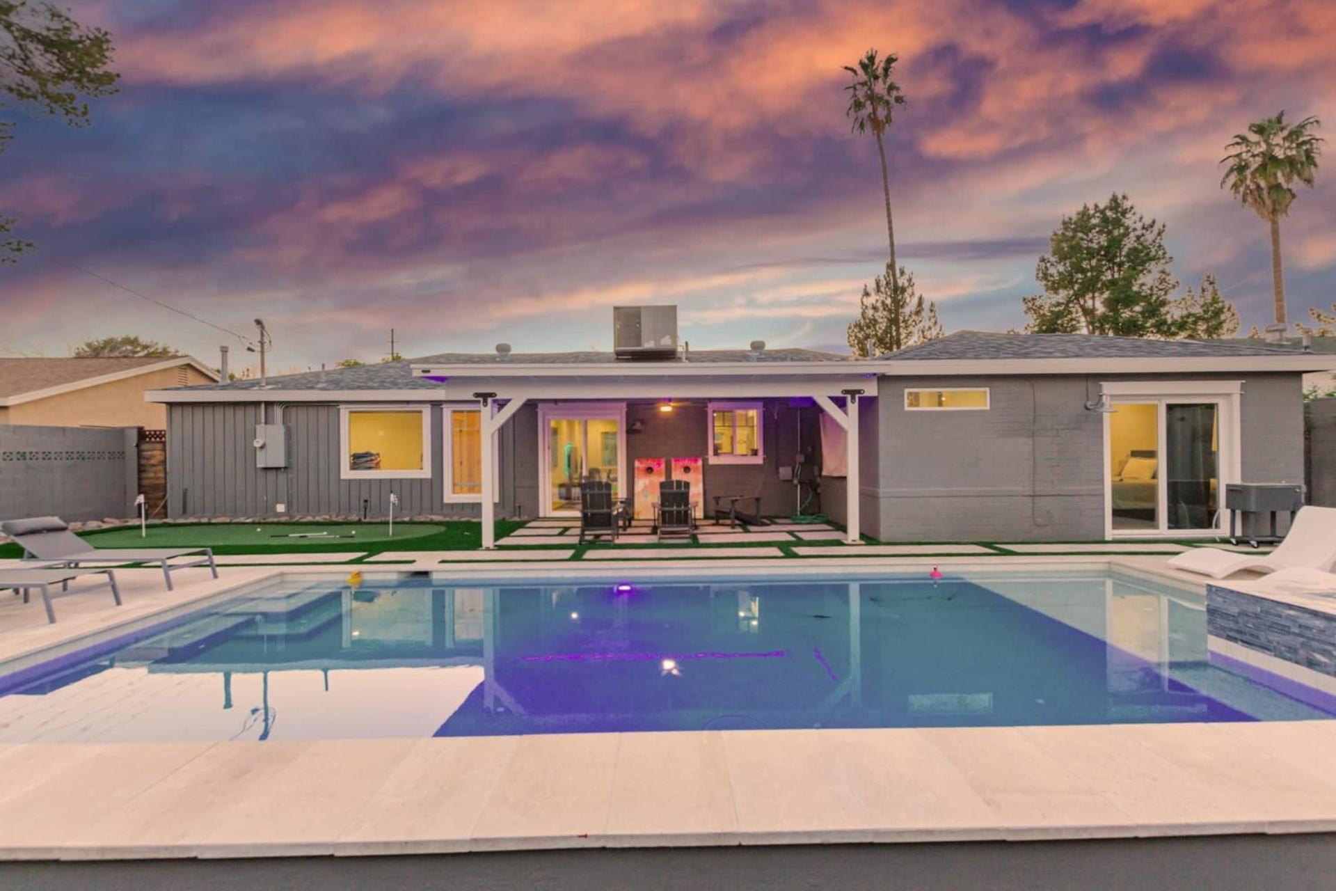 Sunsets On 11th By Avantstay Resort-style Pool Hot Tub Game Holiday home